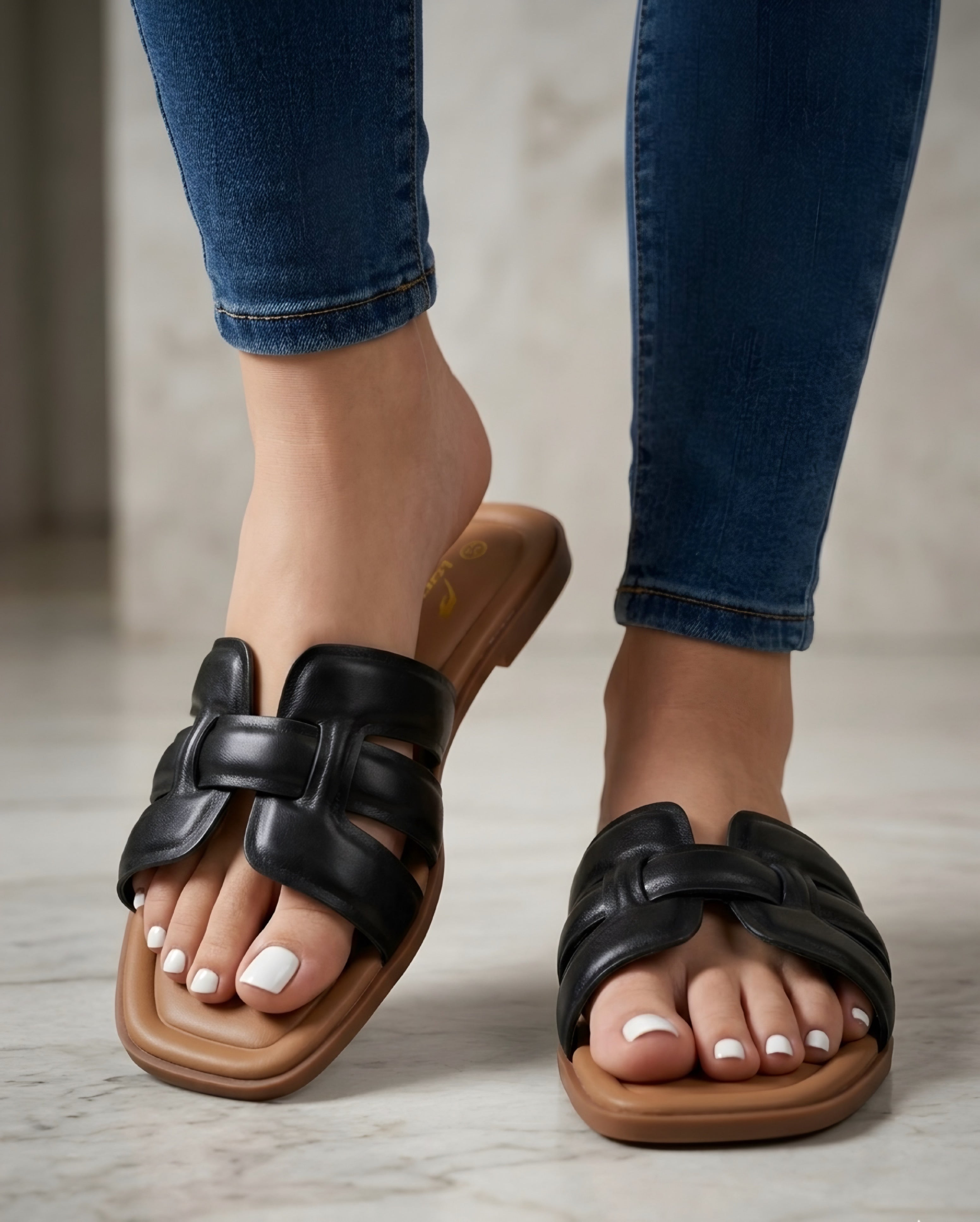 Papuci damă negri din Piele Ecologică Naya