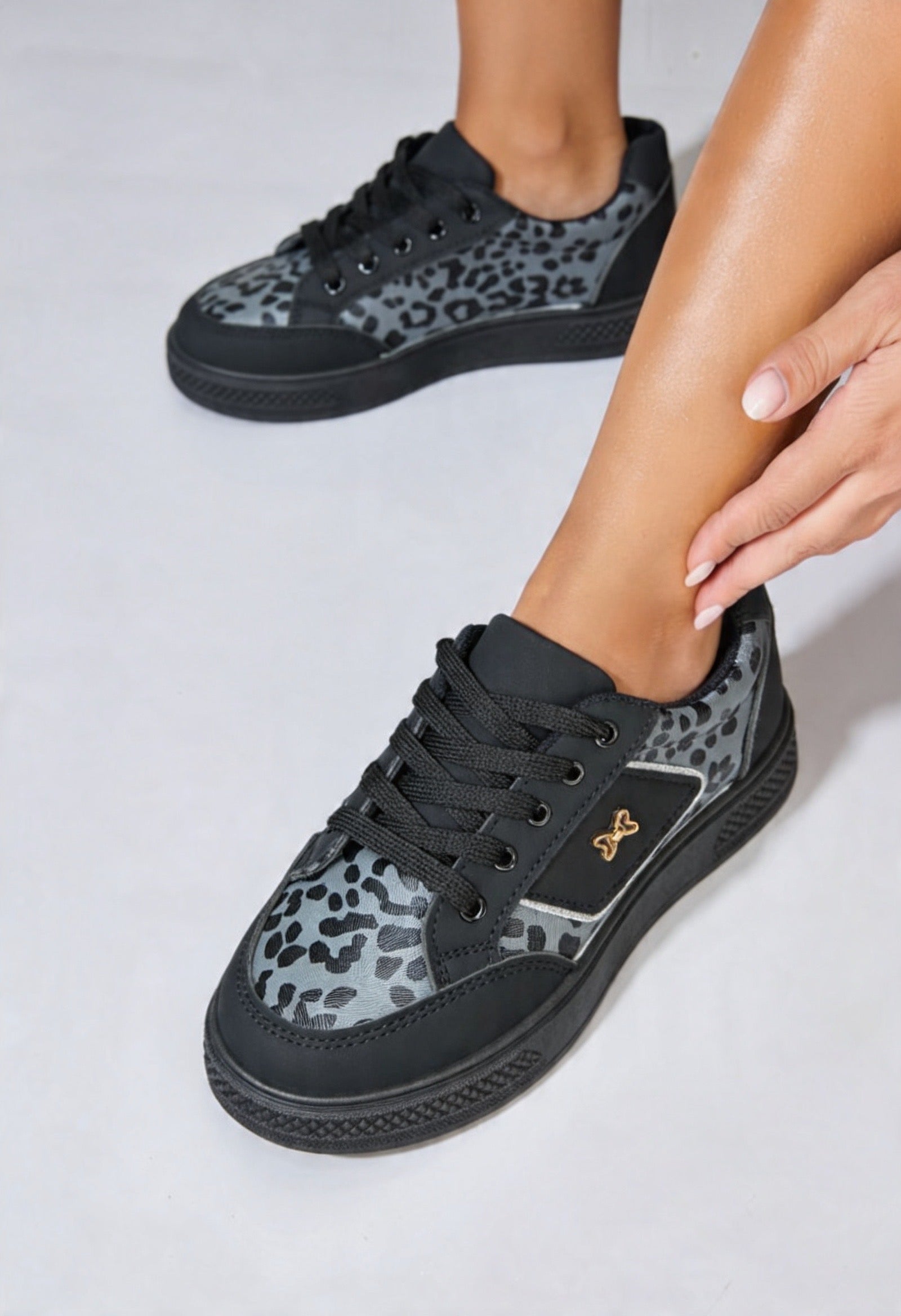 Teniși damă din piele ecologică neagra Leopardo
